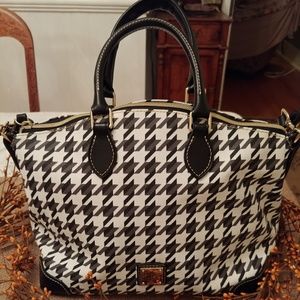 DOONEY & BOURKE BLACK & WHITE HOUNDSTOOTH SATCHEL